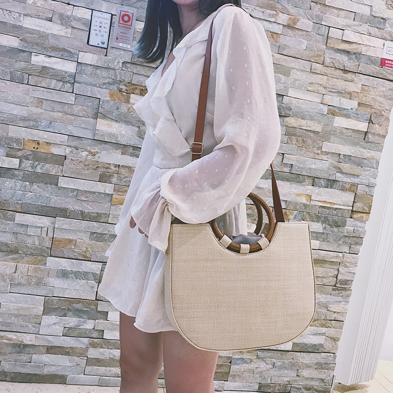 Straw handbag with wooden handle