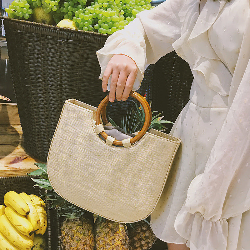 Straw handbag with wooden handle